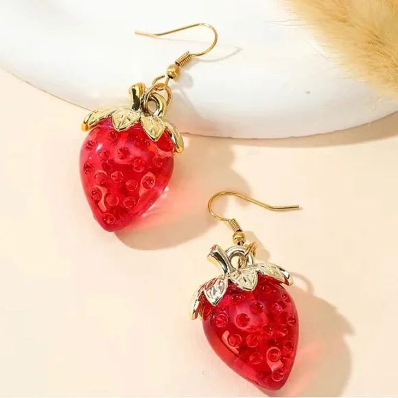 NWT Strawberry Resin Fashion Earrings. - Picture 3 of 3